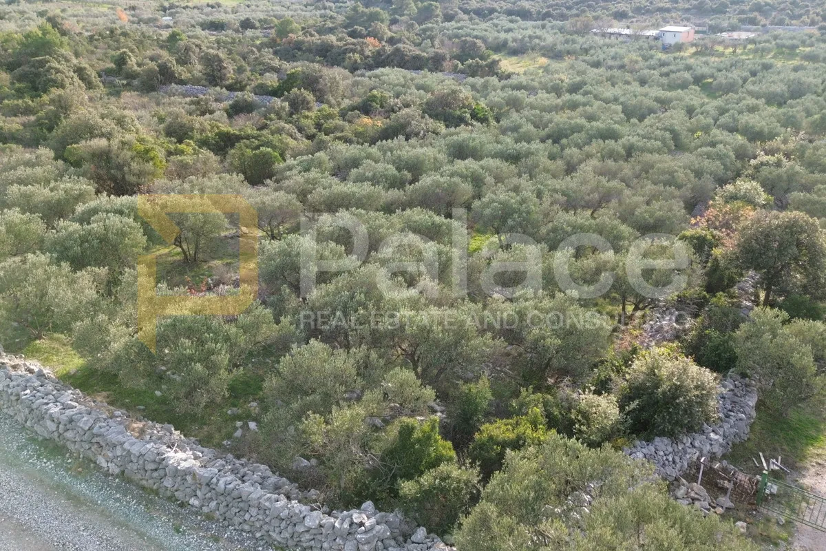 Šibenik, Razori: Atraktivno poljoprivredno zemljište 1885m2
