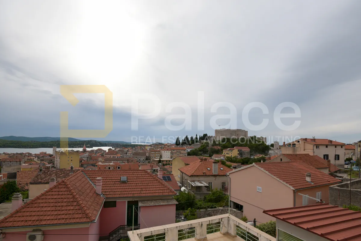 varoš: jedinstveni prostrani stan s pogledom na more 86m2 - slika 6