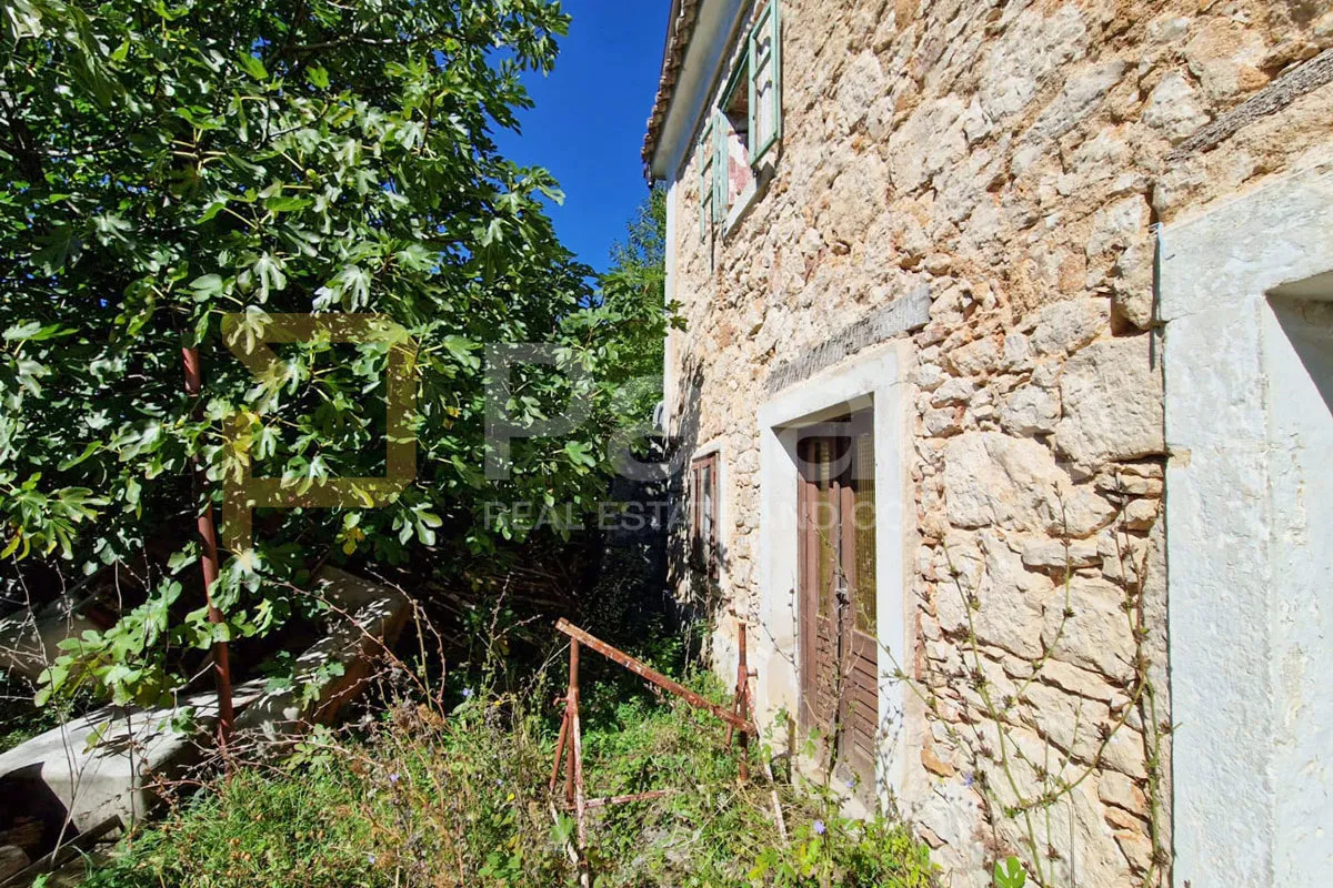 predivna kamena kuća s okućnicom i pogledom, križišće, 250 m² - slika 27