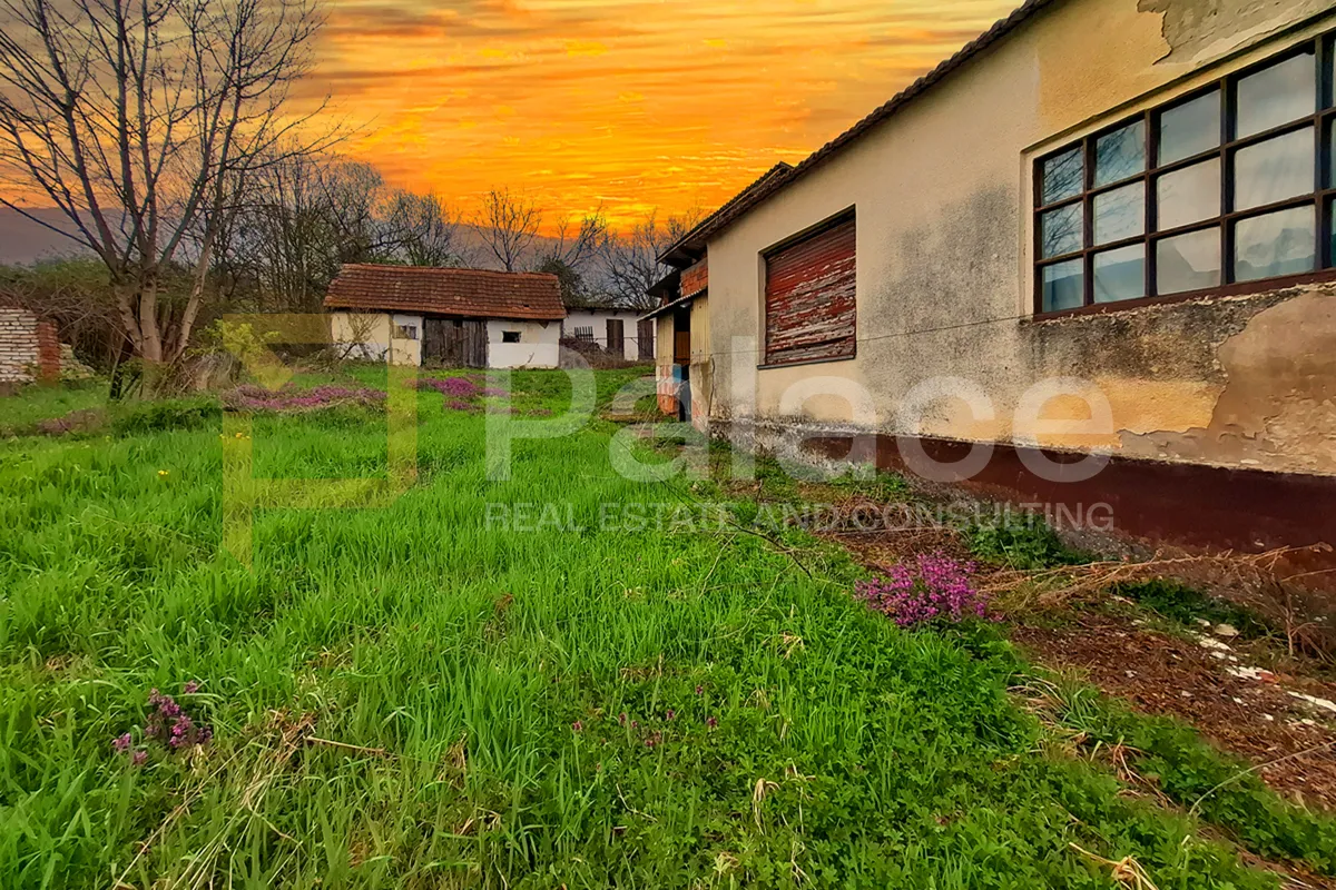Kuća na atraktivnoj lokaciji - Radovanje, Oriovac