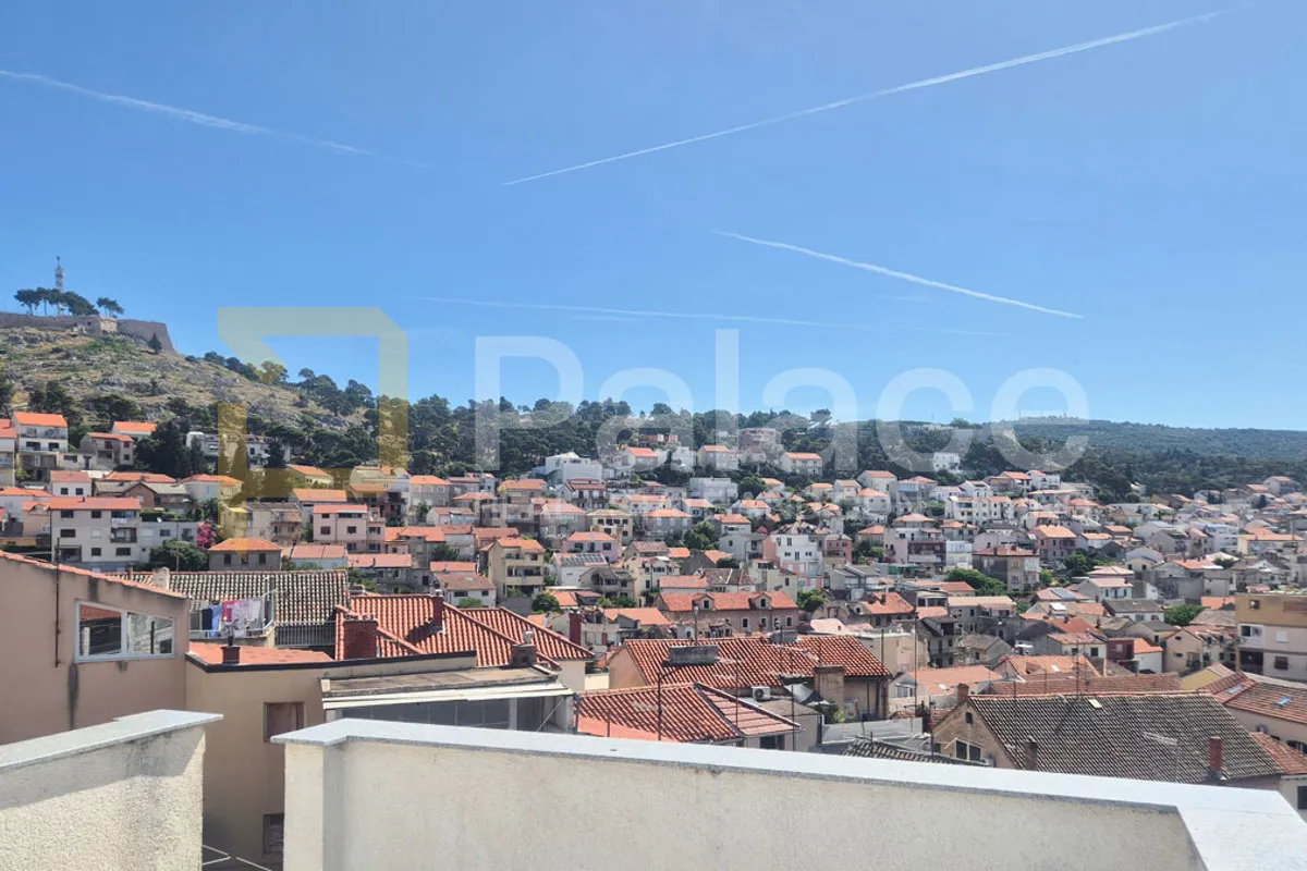 kamena kuća na više etaža s terasom s pogledom na more i grad, 80 m2 - slika 2