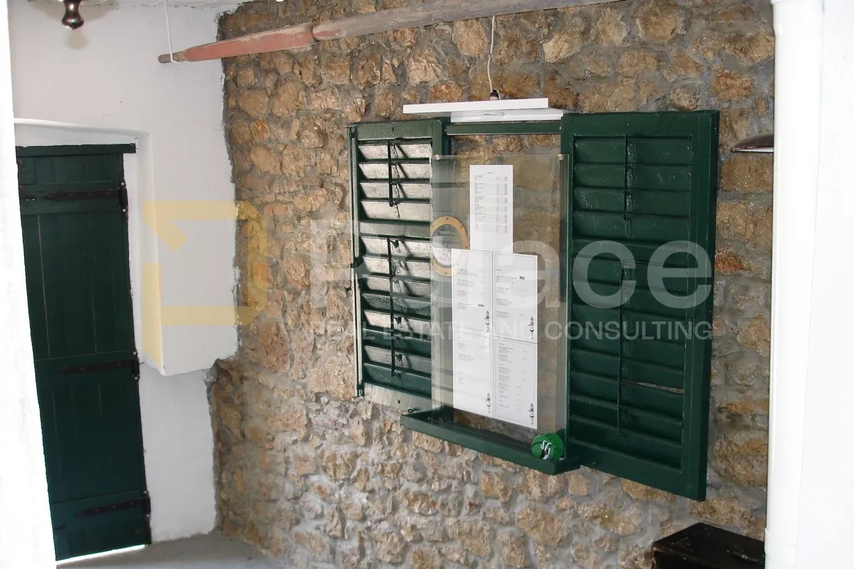 kamena kuća sa renovaciju s funkcionalnim restoranom - slika 11