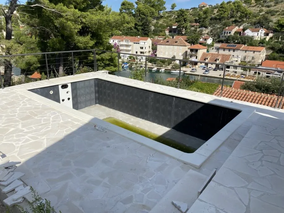 kuća od bračkog kamena 50m od mora, brač - slika 7