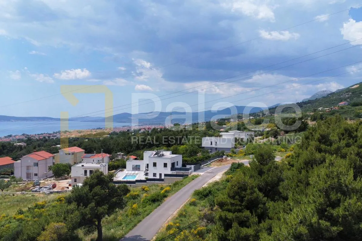 Građevinsko zemljište s pogledom na more 1165m2 - Kaštel Sućurac, Kaštela