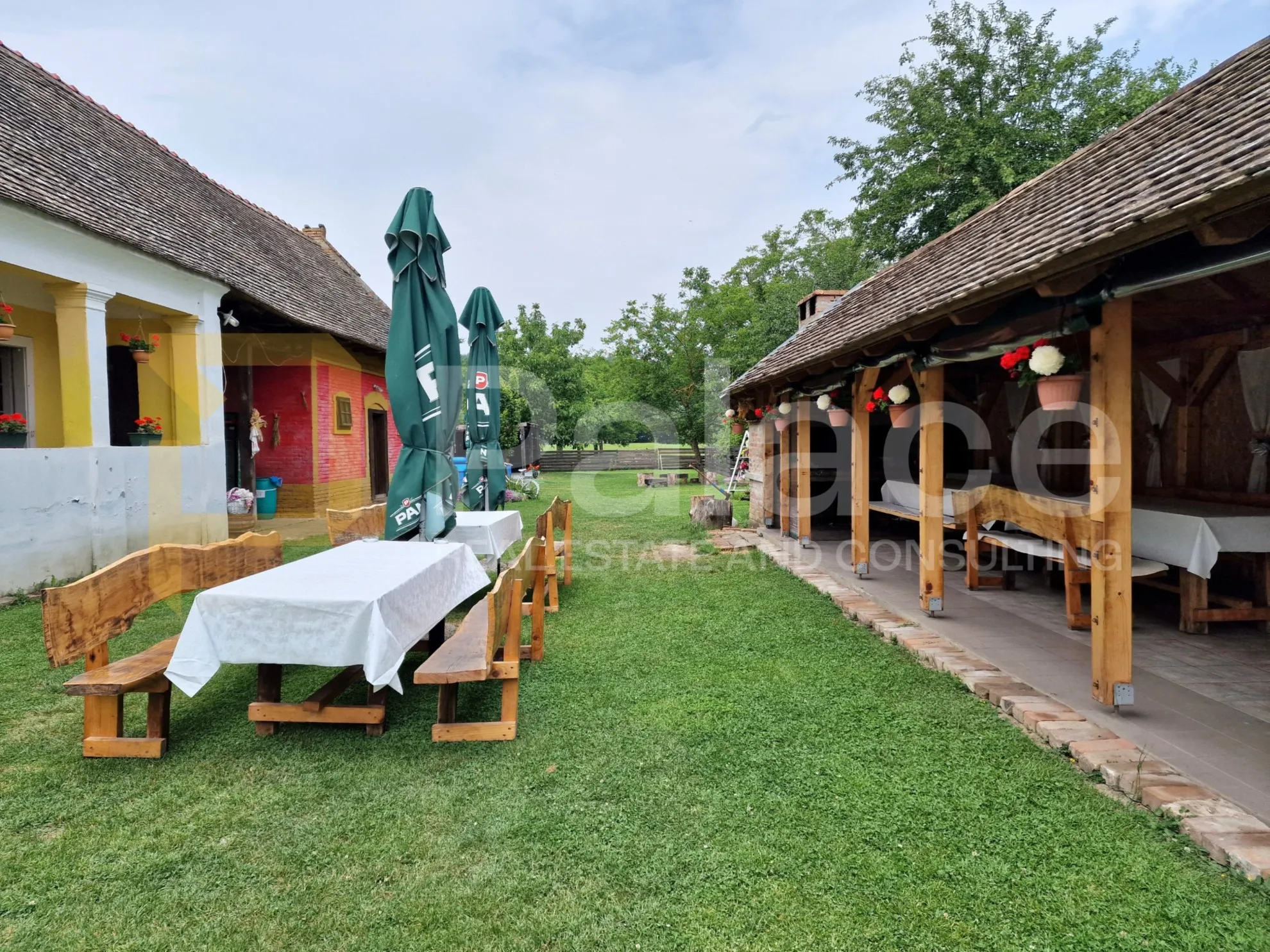 kuća s apartmanima i bazenom, 200 m2, bizovac - slika 16