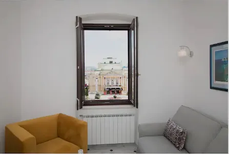 moderan stan za najam u samom centru rijeke, blizina kazališta - slika 2
