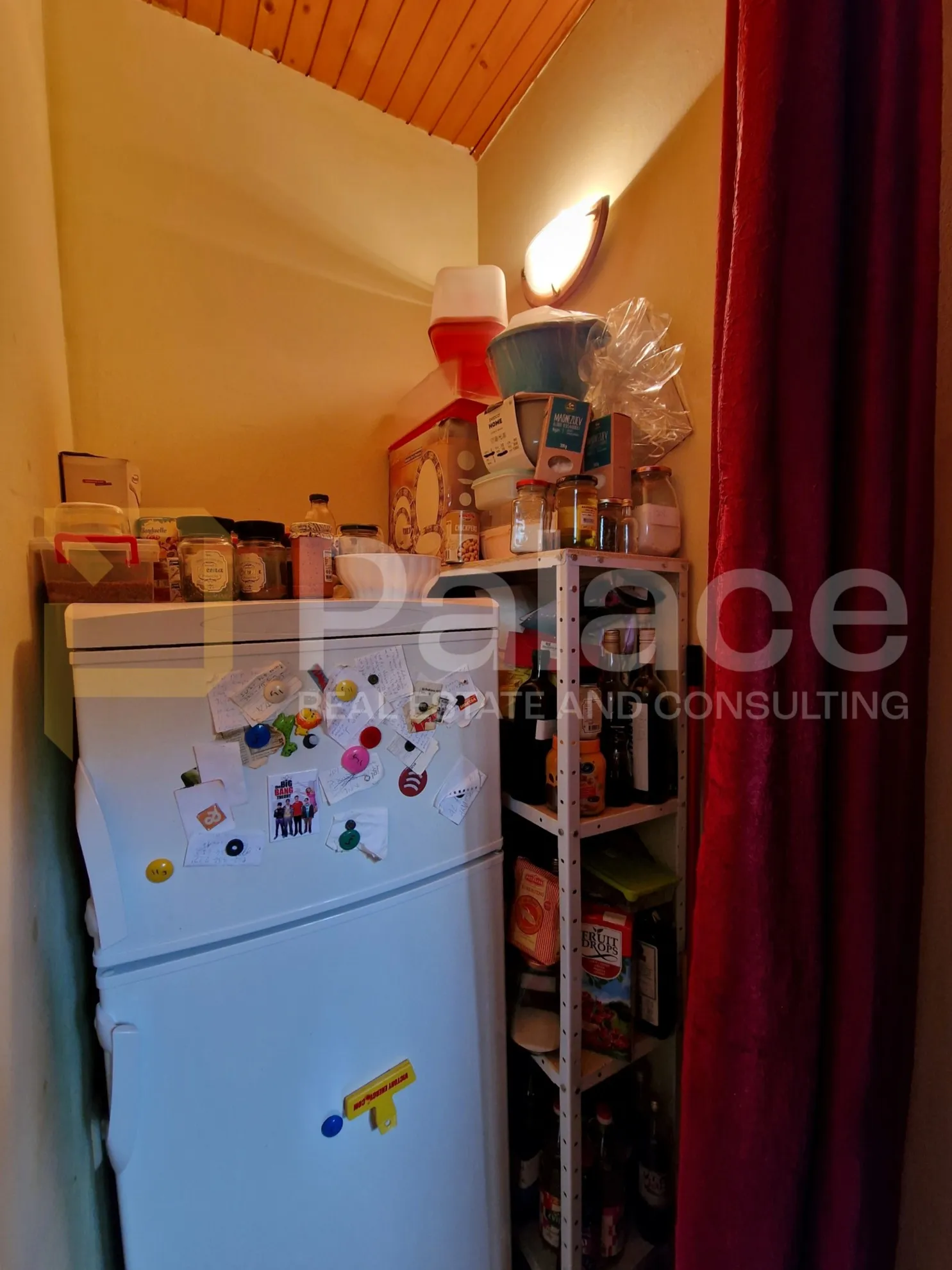 dvorišni stan s garažom i dodatnim stambenim prostorom, 150m2, centar - slika 4