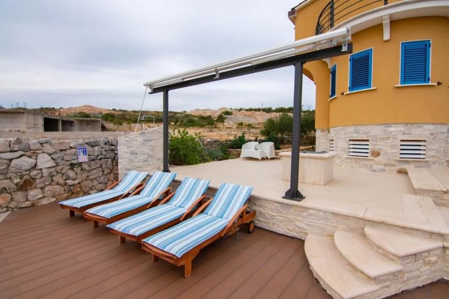 luksuzna vila s bazenom i pogledom na more, brodarica, 375 m2 - slika 13