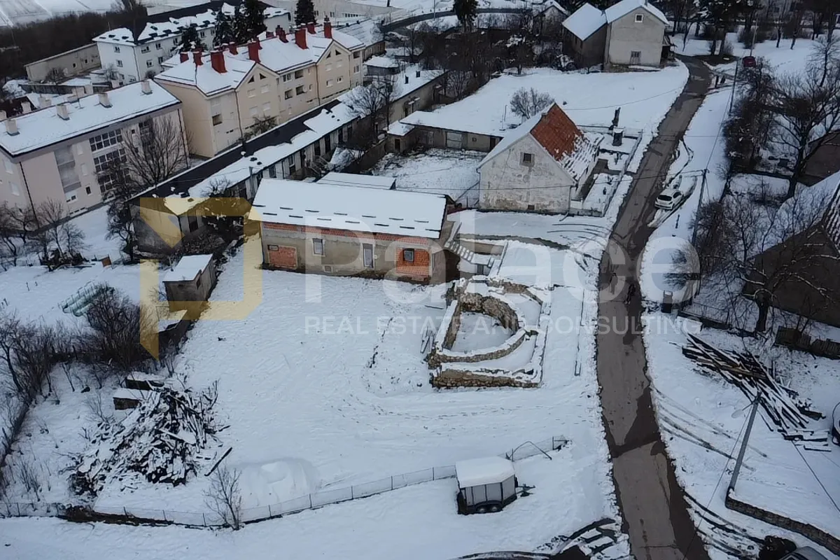 udbina : zemljište 1061 m2 s obiteljskom kućom i pomoćnom zgradom - slika 3