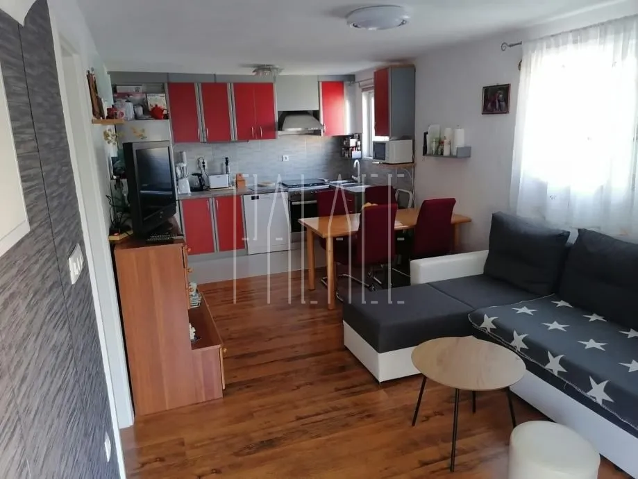 dva stana s panoramskim pogledom na trogirski zaljev: otok čiovo - slika 3