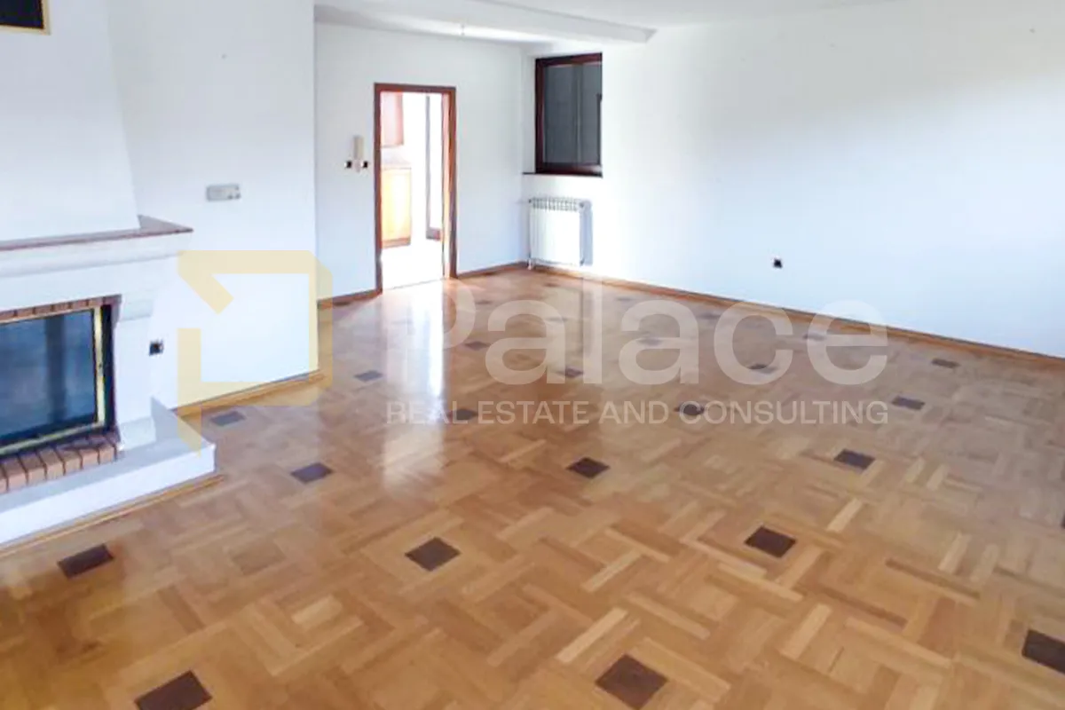 Zagreb, Medveščak - Troetažan stan na odličnoj lokaciji