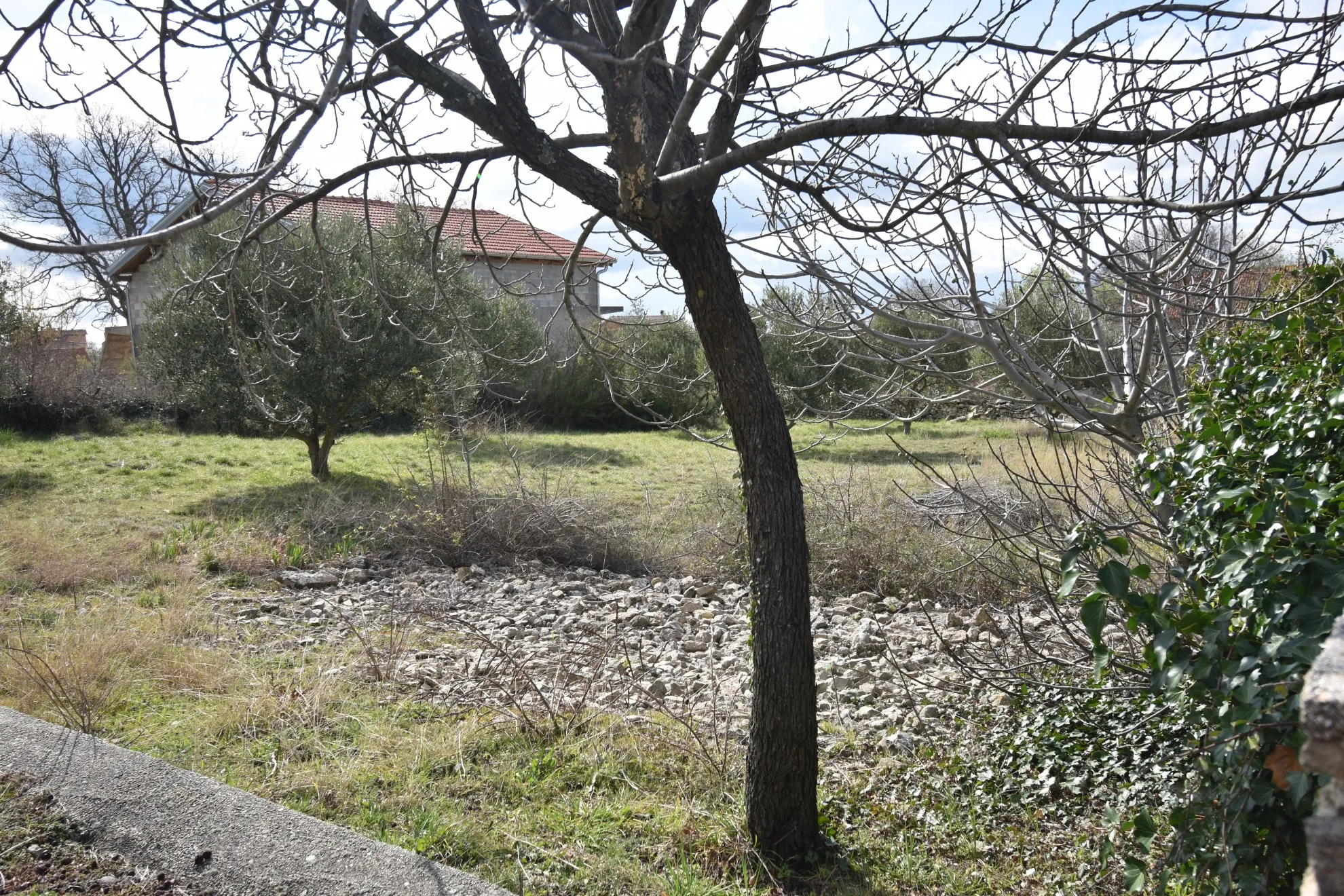 građevinsko zemljište s cisternom za vodu, skradin-bratiškovci, 588 m2 - slika 2