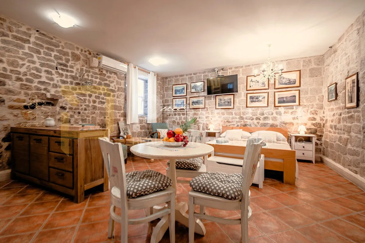 Šibenik : Dva studio apartmana u samom centru grada u kamenoj kući