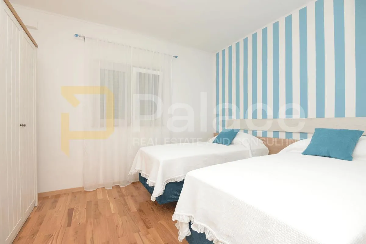 brodarica: prostran novouređen dvosoban stan nadomak mora 80m2 - slika 12