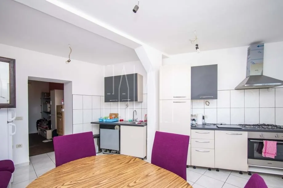 dva dvoetažna stana: šibenik, 118.00 m2 - slika 2