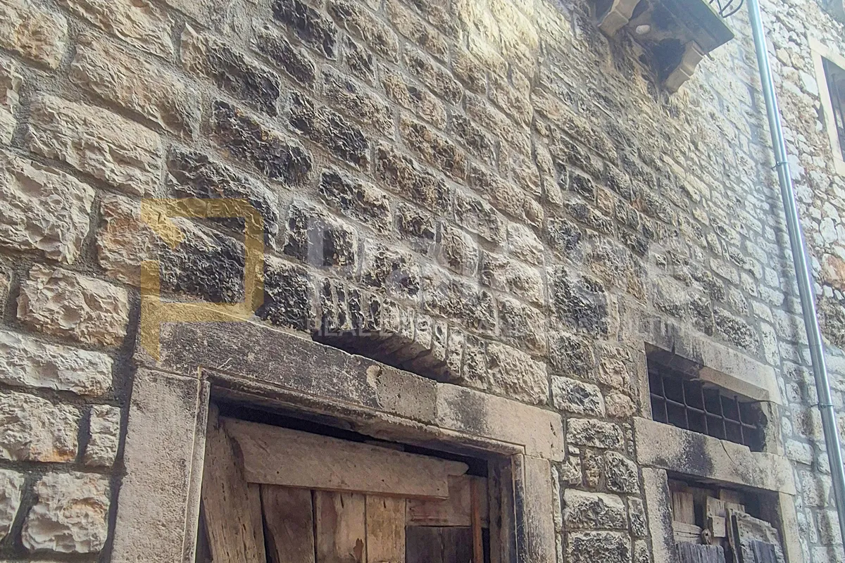 kamena kuća na 3 etaže u srcu staroga šibenika, kulturno dobro, 150 m2 - slika 7