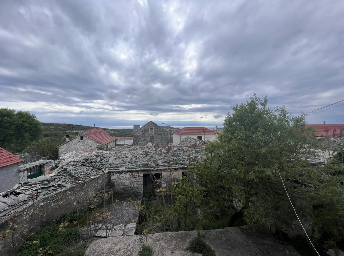 imanje s velikim potencijalom, vadalj, 216 m2 + 1270 m2 zemljišta - slika 8