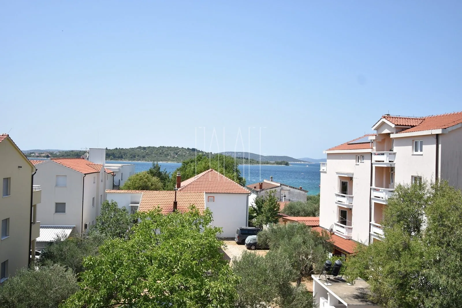 turistički objekt sa 12 apartmana s pogledom na more, srima, 650.00 m2 - slika 2