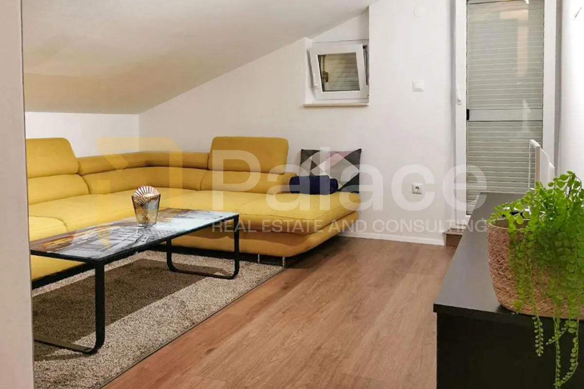 kuća u centru tribunja sa tri stana i poslovnim prostorom, 400 m2 - slika 8