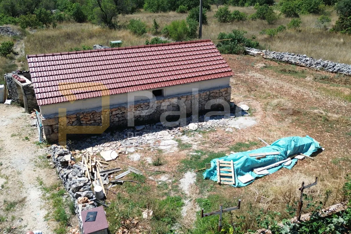 kamena kuća prizemnica sa velikim zemljištem, kruševo kod primoštena - slika 4