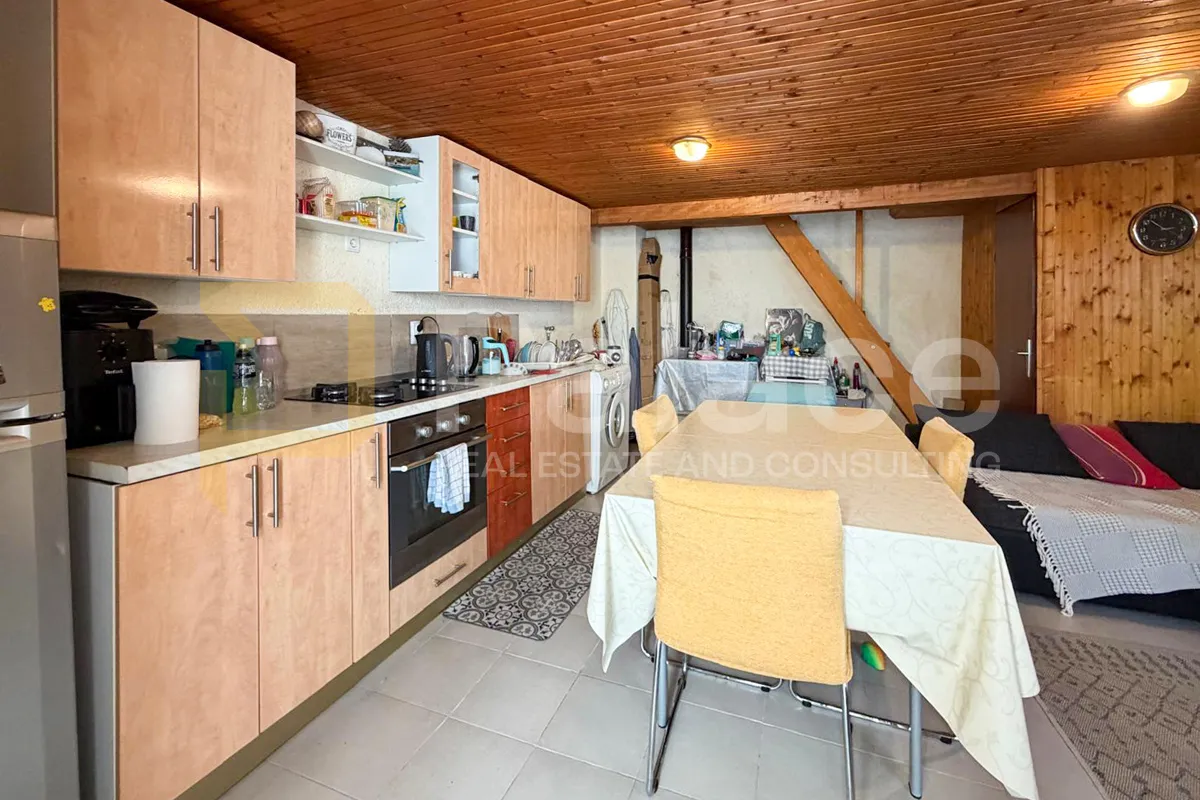 šarmantna renovirana otočka kamena kuća na otoku kapriju - slika 12