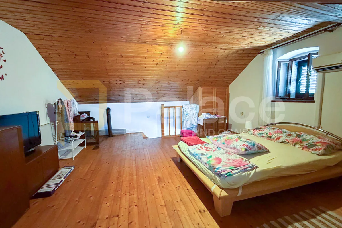 šarmantna renovirana otočka kamena kuća na otoku kapriju - slika 21