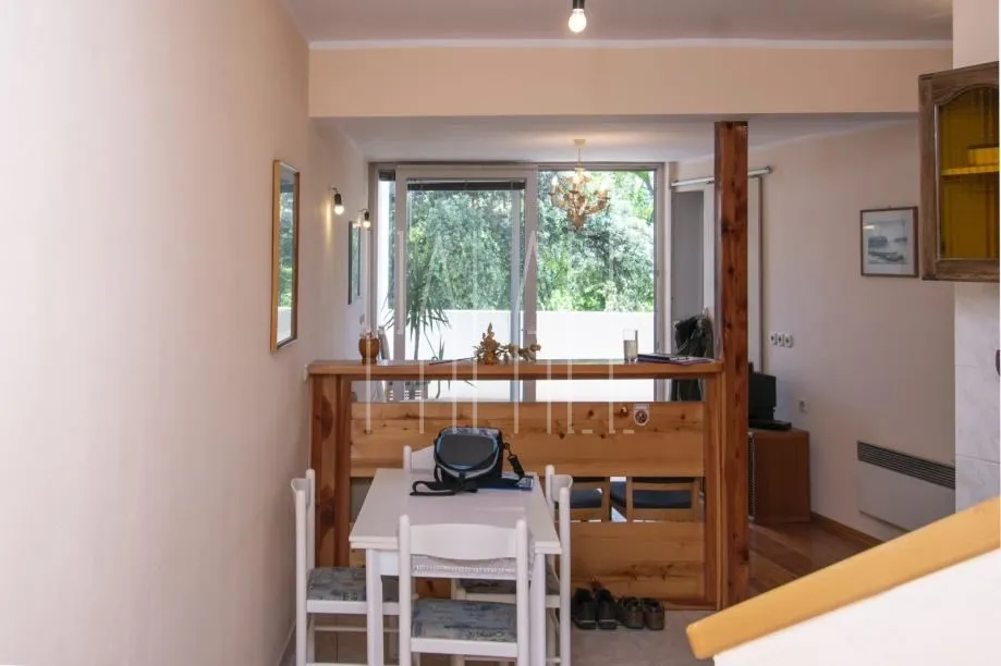 odlična kuća sa 2 stana i poslovnim prostorom u centru vodica, 254.00 m2 - slika 5