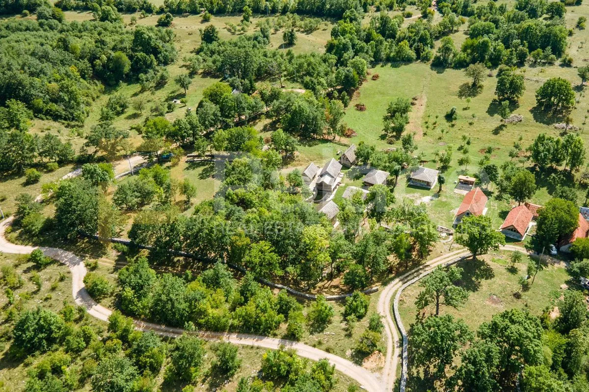 lika: fantastično etno selo između zadra i plitvičkih jezera - slika 19