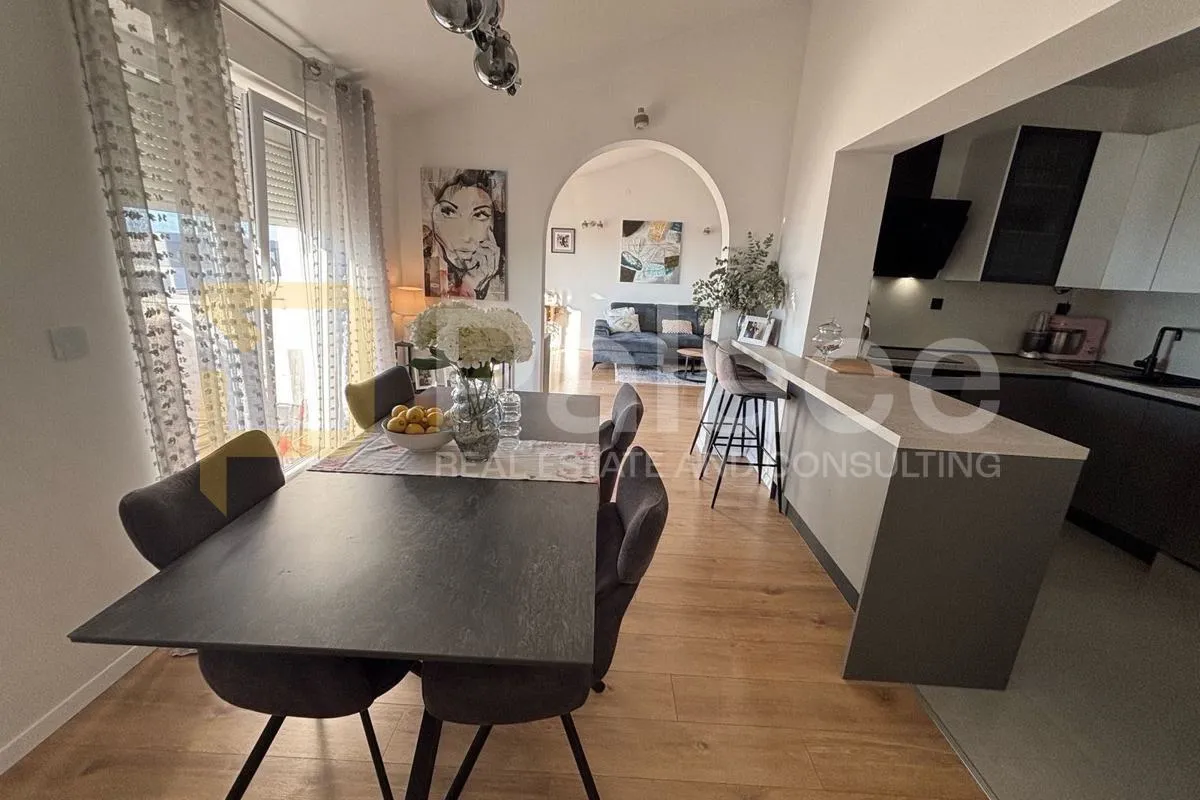 komforan 3‑sobni stan 105 m² + 2 parkirna mjesta, pogled na more - slika 6