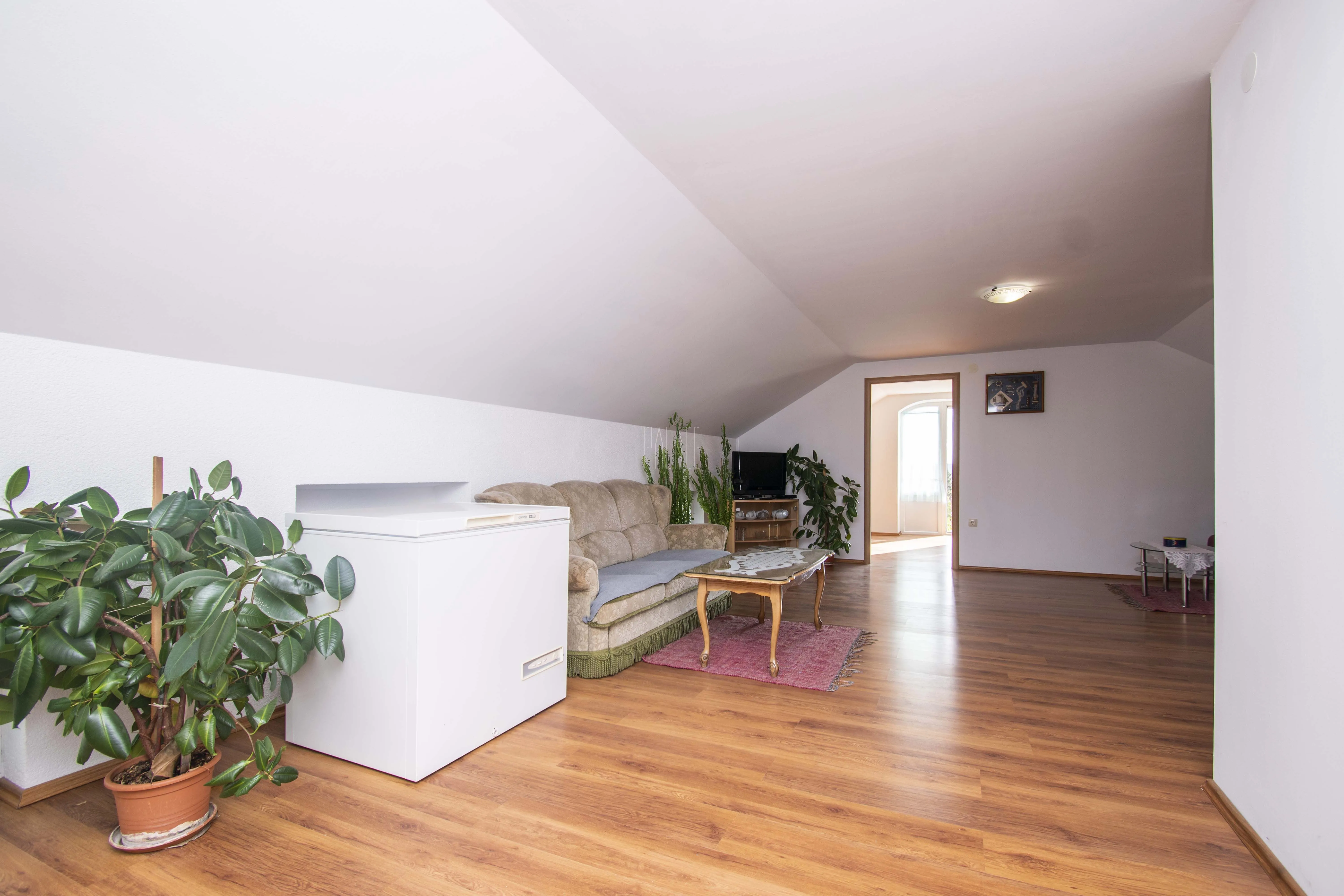 kuća s potkrovljem i okućnicom u zaleđu vodica, 300.00 m2 - slika 9