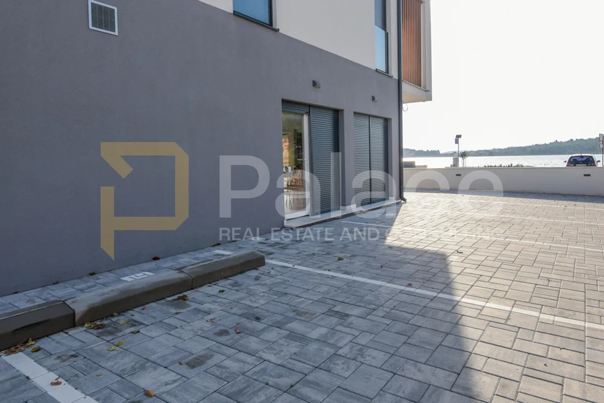 srima, poslovni prostor prvi red do mora – savršena poslovna prilika - slika 4
