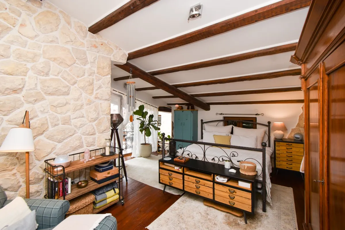 renovirana i namještena kamena kuća u srcu šibenika, 150 m2 - slika 3