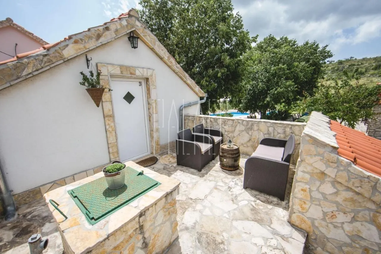 apartmanska kuća na prekrasnom imanju sa bazenom: bogdanovići - slika 8