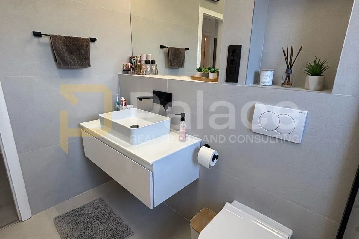 komforan 3‑sobni stan 105 m² + 2 parkirna mjesta, pogled na more - slika 17
