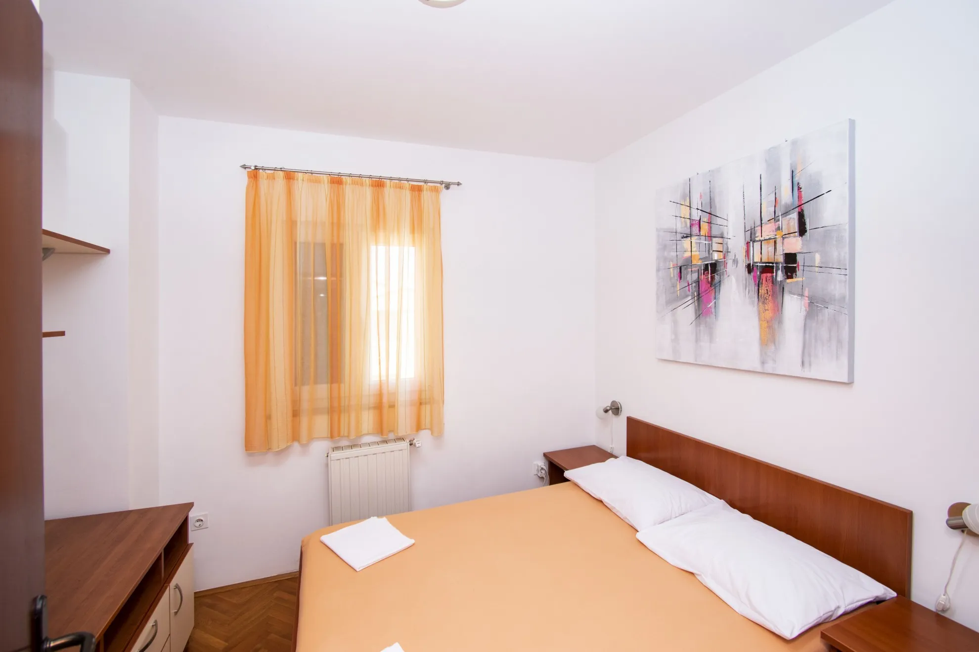 uređena samostojeća kuća s 4 apartmana i dvorištem, murter, 275 m2 - slika 24