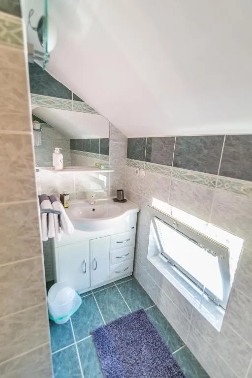 dvoetažni stan u urbanoj vili u centru grada, 200m od mora, opatija - slika 23