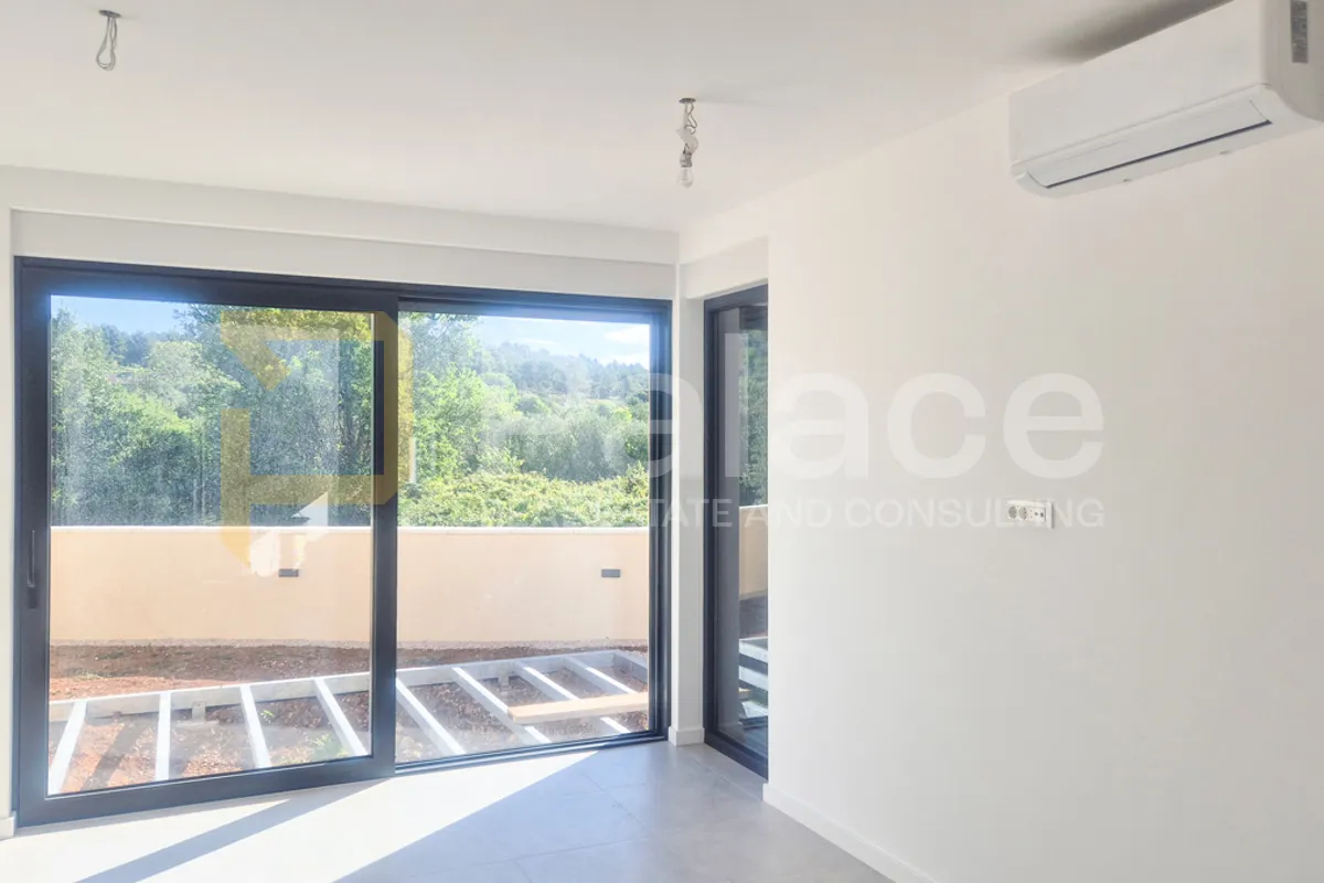 novogradnja duplex trosobni s dvorištem blizu mora, tisno 106 m2 - slika 5