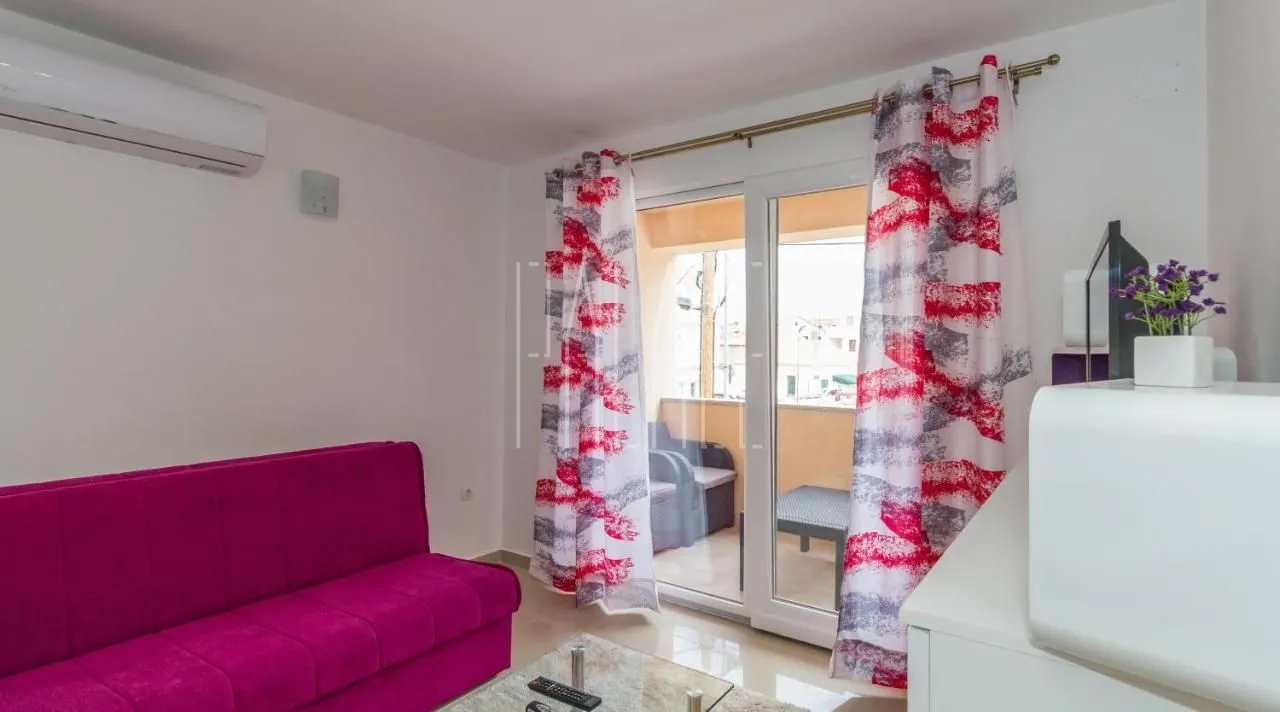 novouređena vila s 5 apartmana u centru vodica, 333.00 m2 - slika 6