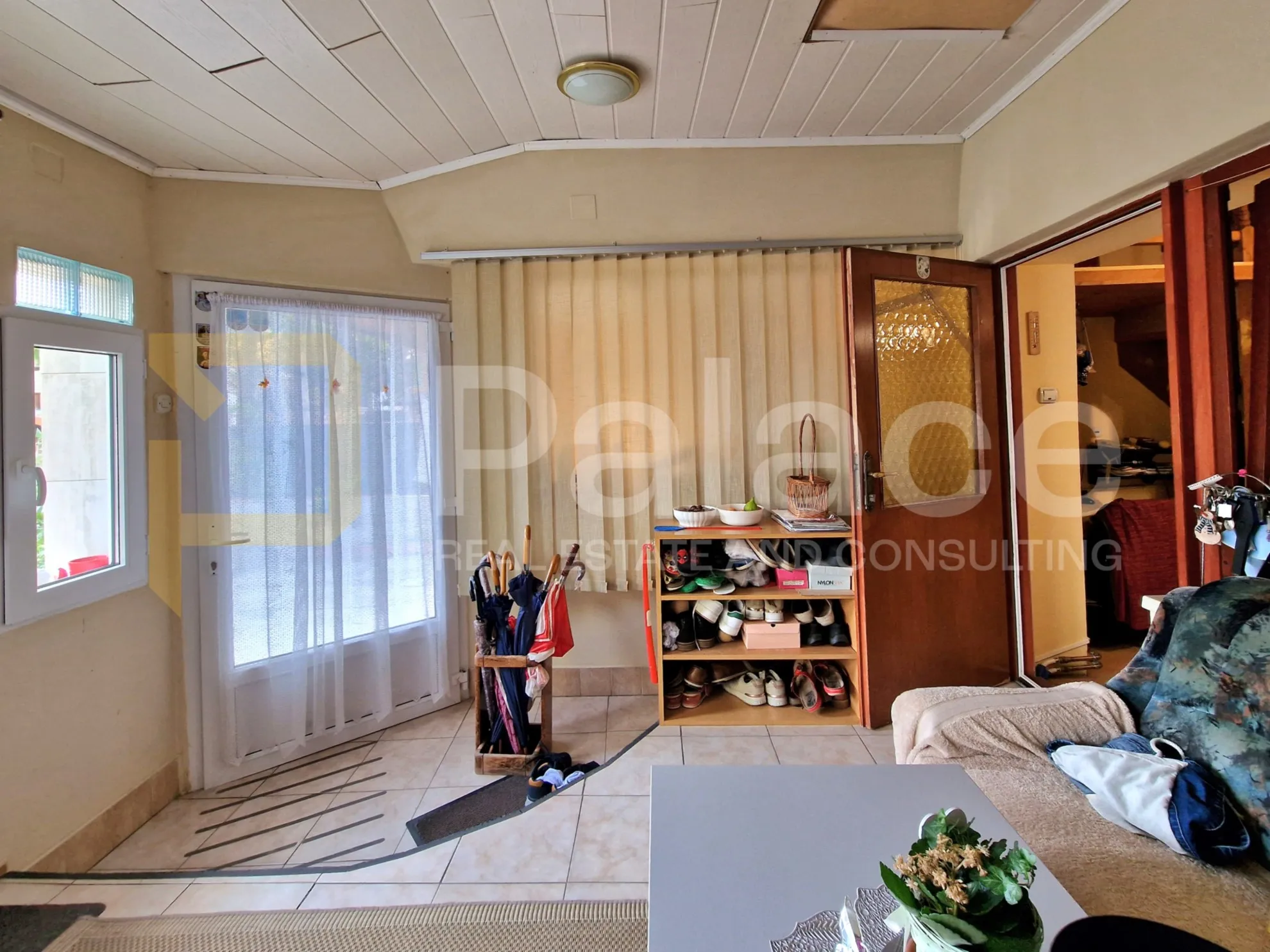dvorišni stan s garažom i dodatnim stambenim prostorom, 150m2, centar - slika 17
