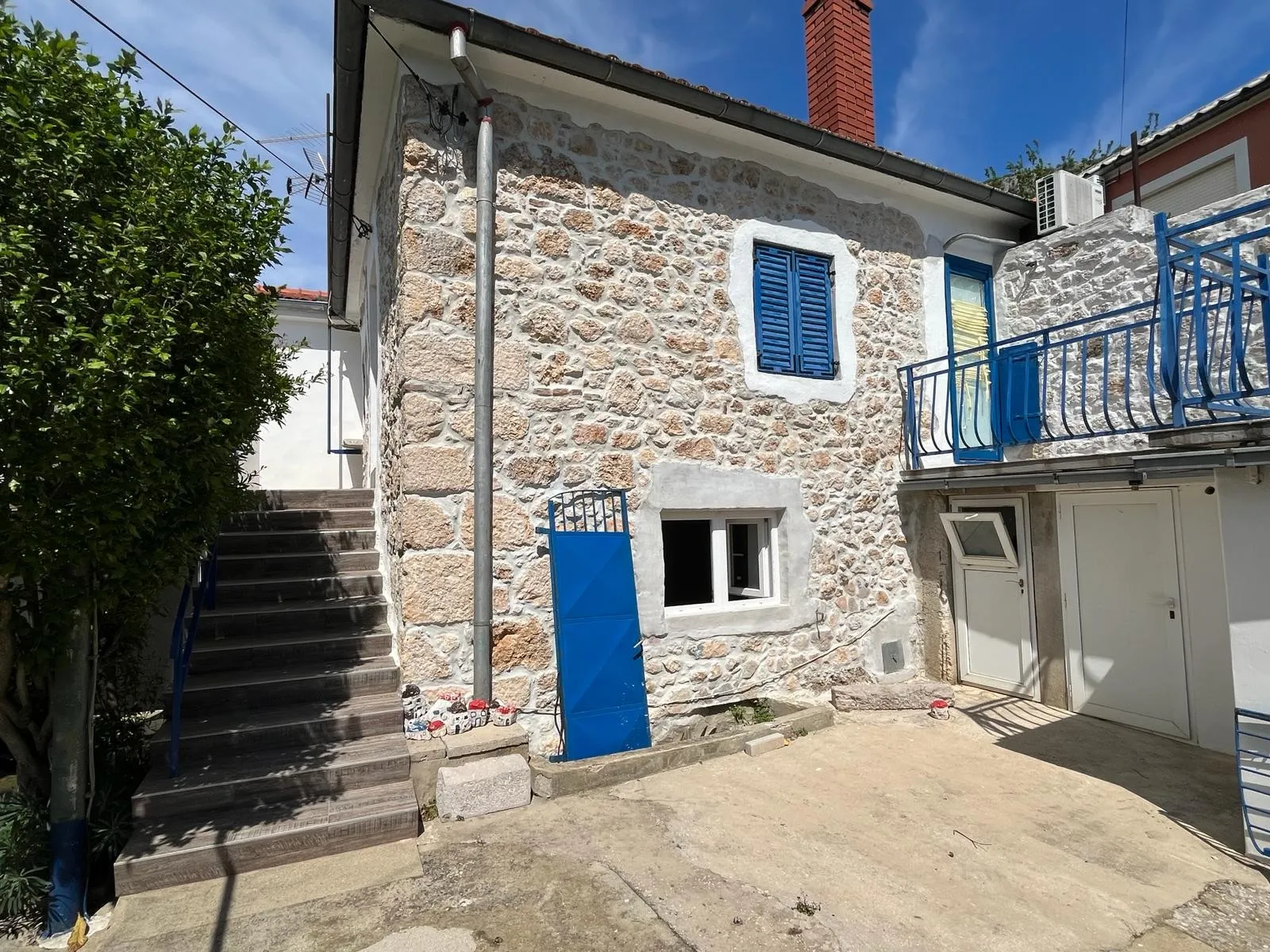 šarmantni apartman 68m2, oaza mira u bajkovitom bribiru - slika 19