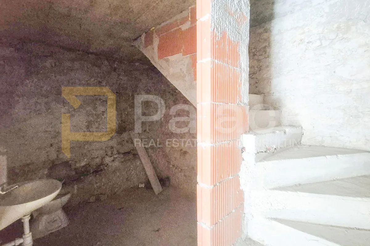 kamena kuća na više etaža s terasom s pogledom na more i grad, 80 m2 - slika 11