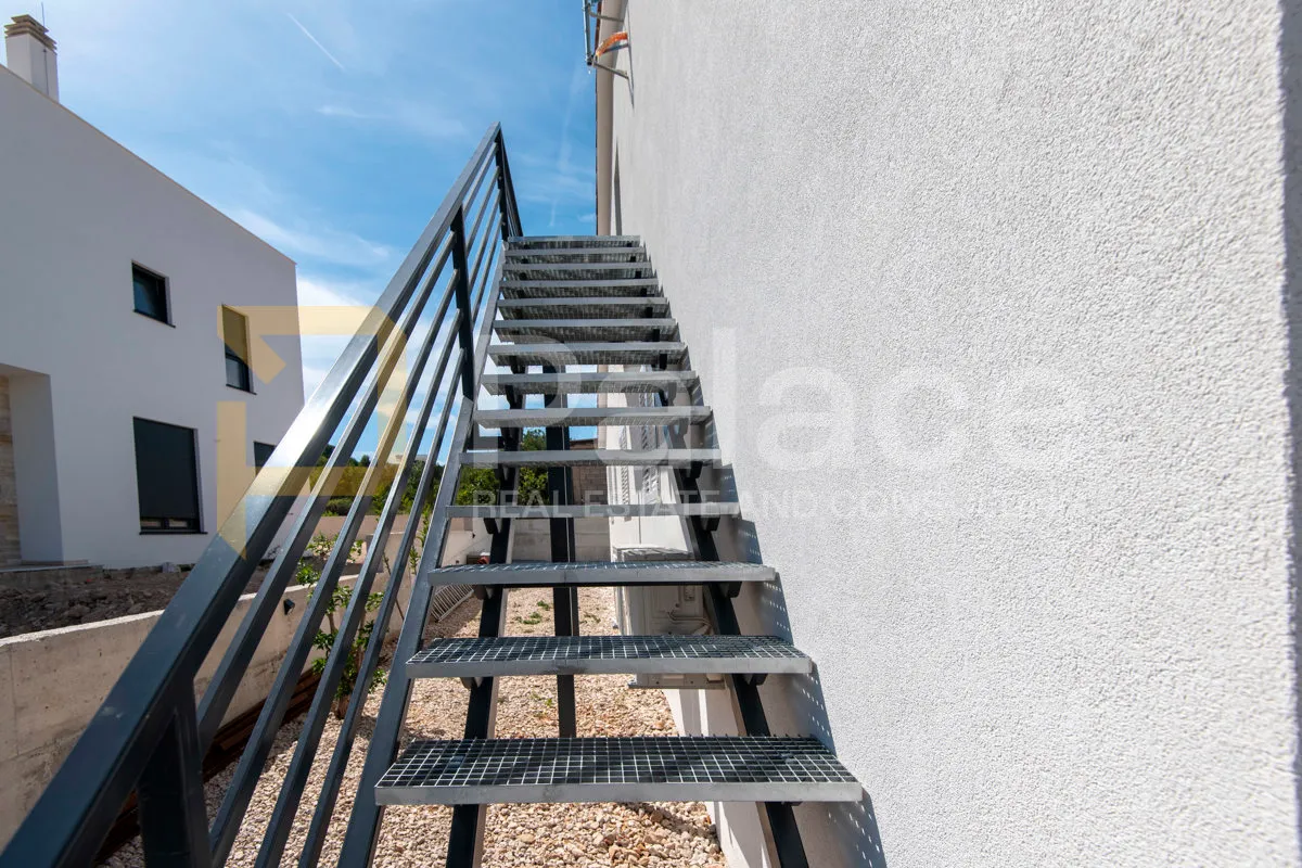 vodice - kuća s pogledom na more - 226m2 - slika 21