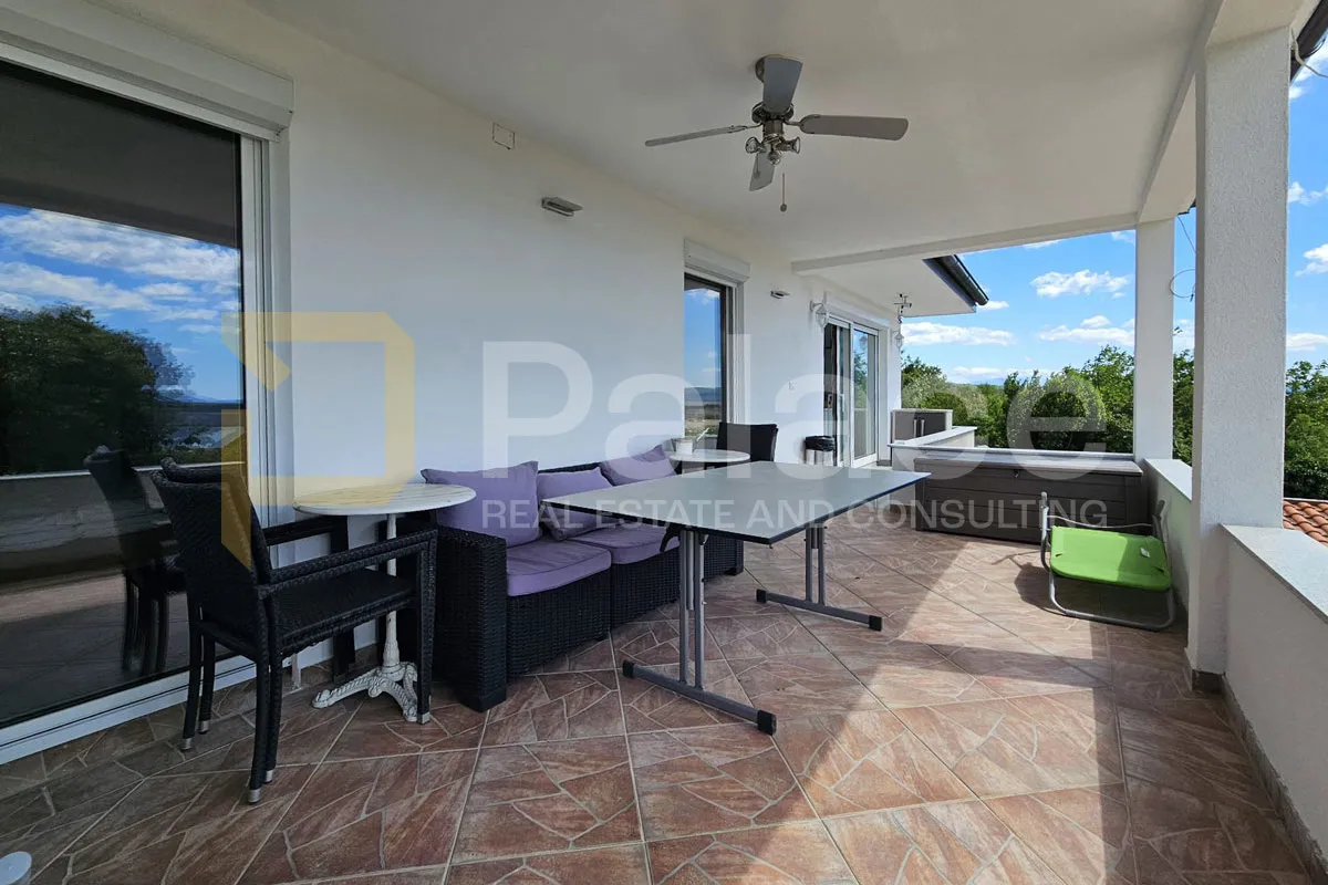 predivan panoramski pogled na more – kuća s apartmanima i okućnicom - slika 5