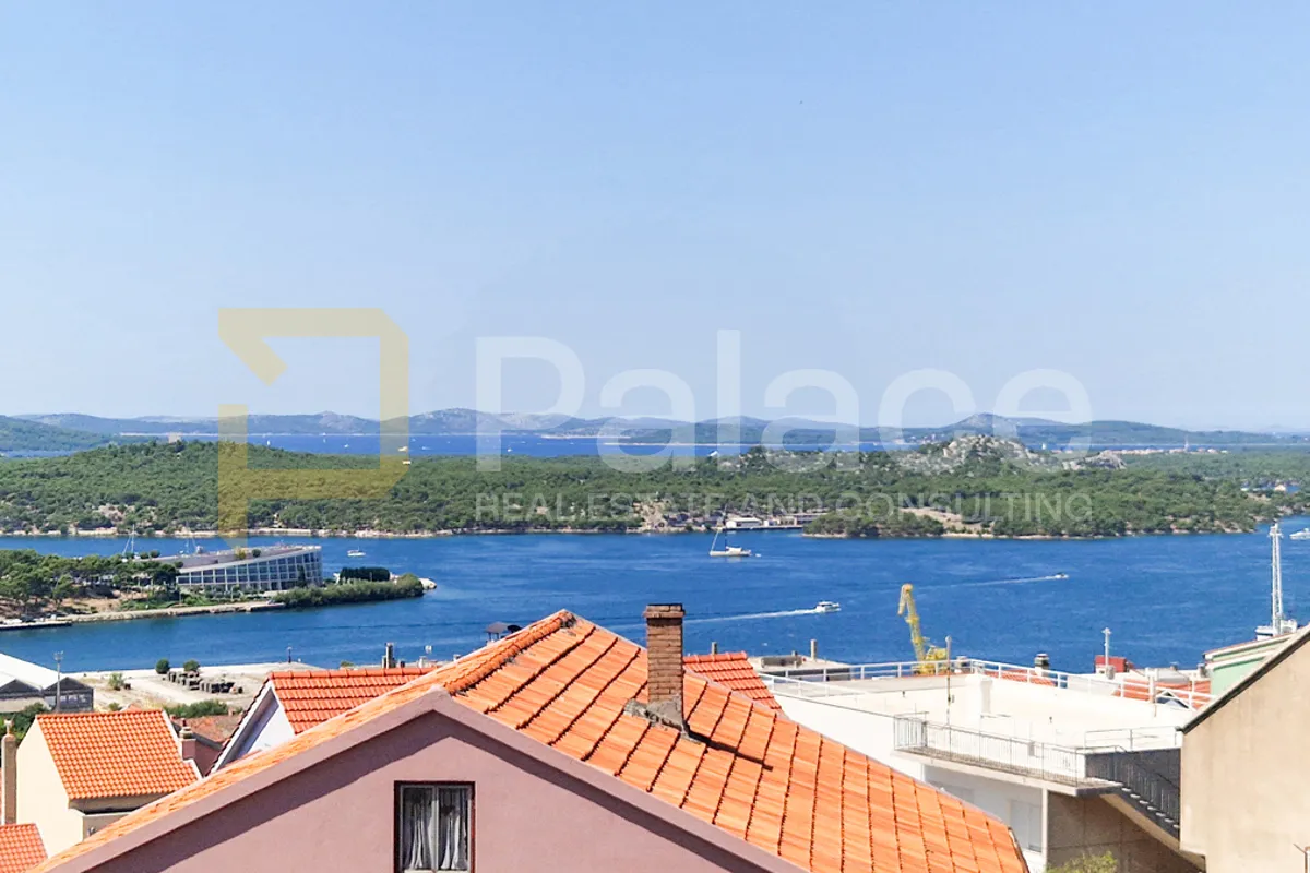 komforan trosoban stan u kući s pogledom, 2 parkinga, šibenik 133 m2 - slika 6