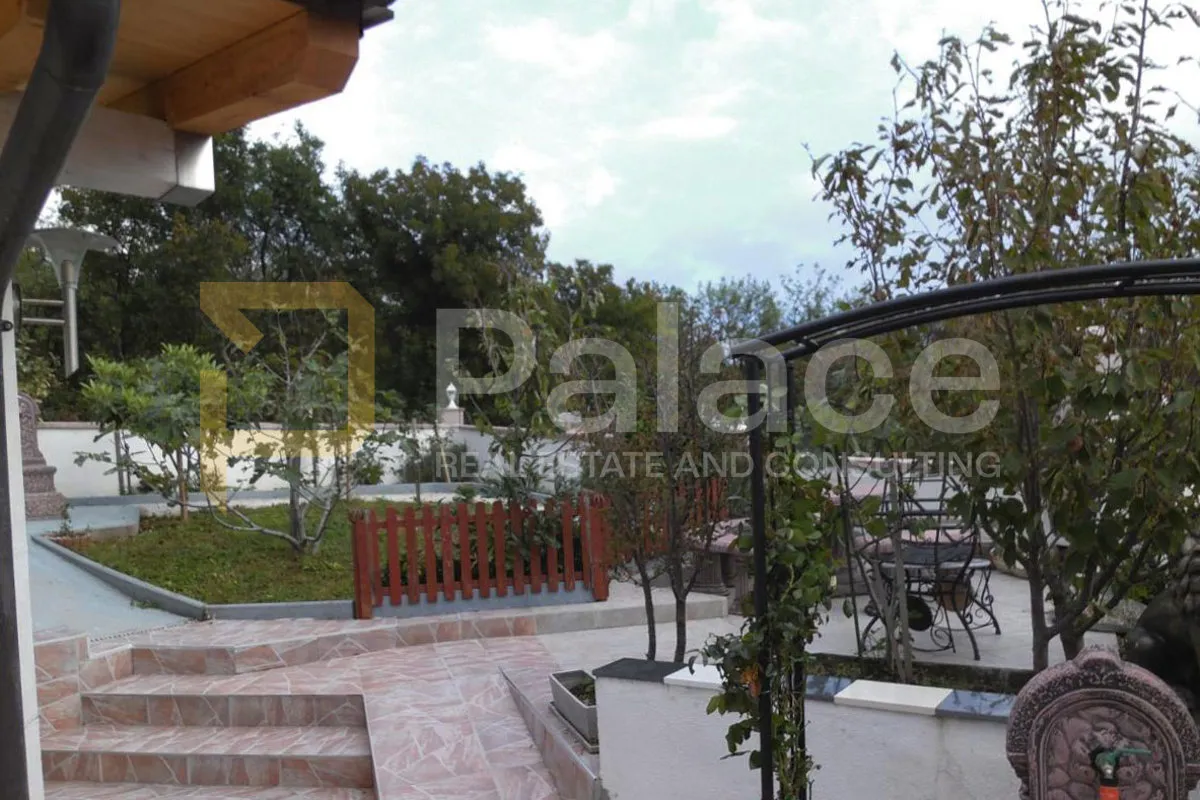predivan panoramski pogled na more – kuća s apartmanima i okućnicom - slika 11
