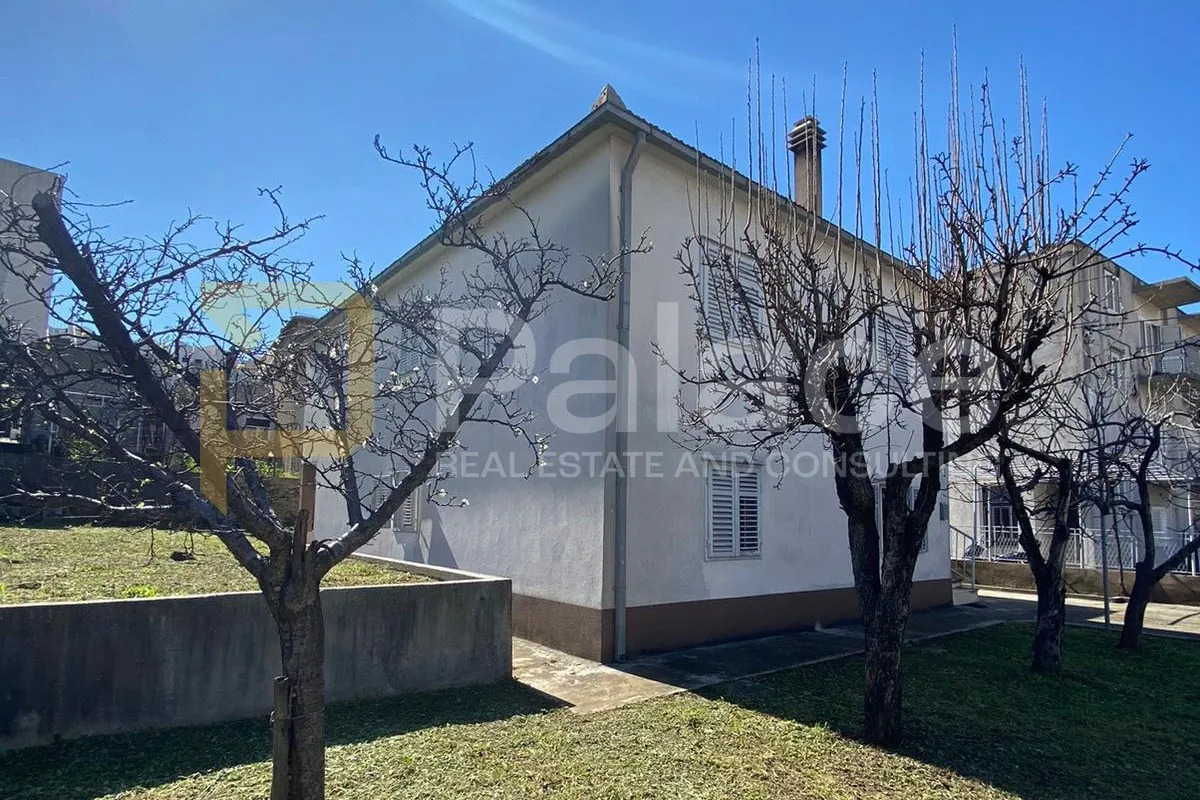 split - samostojeća kuća na odličnoj lokaciji - slika 1