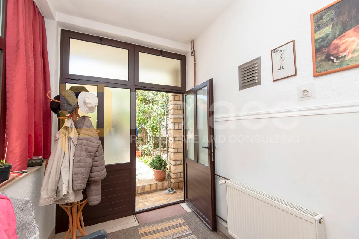 kuća s četiri stambene jedinice 325m2 - vodice - slika 6