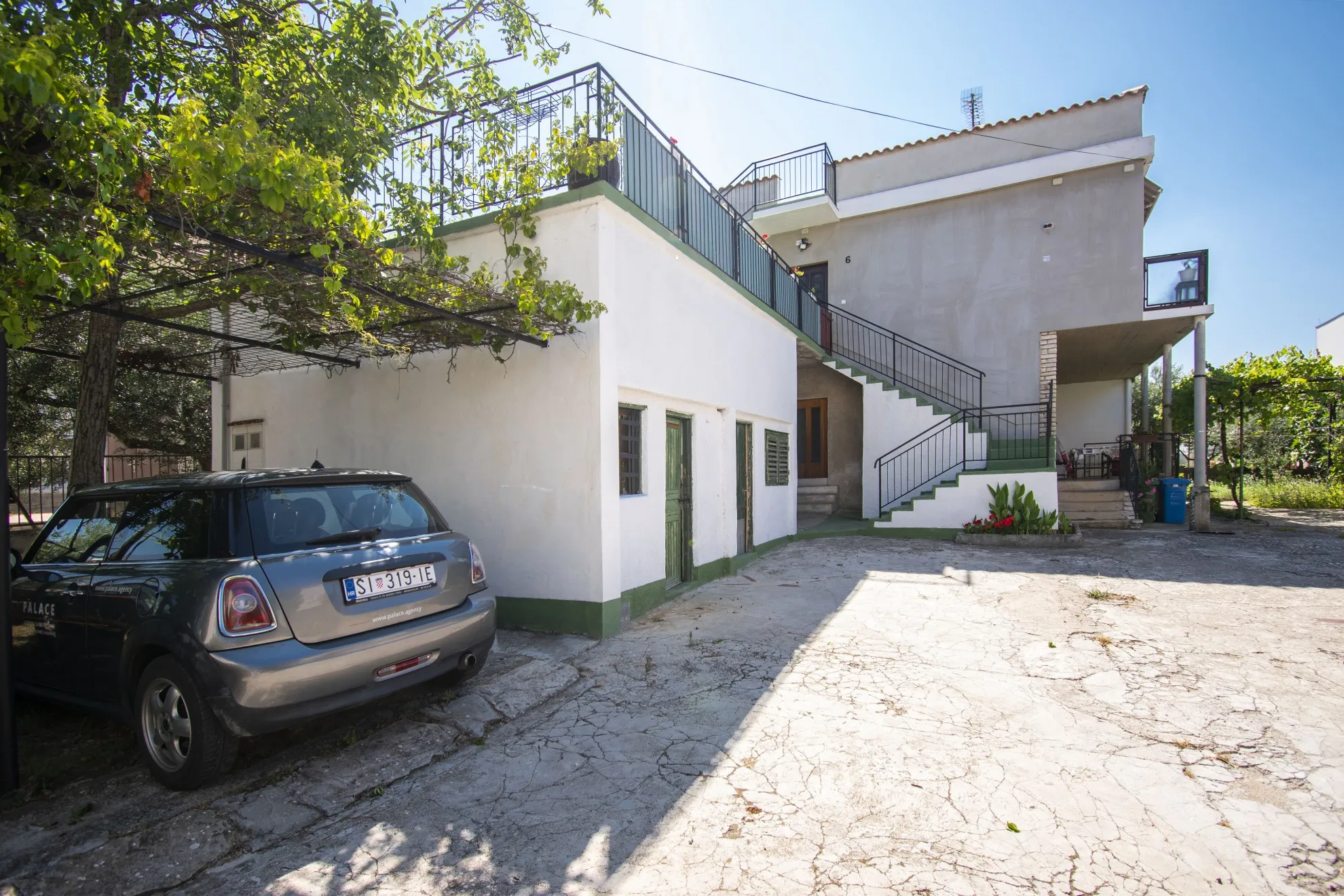 predivna kuća nedaleko od mora, 284 m2 i dvorište 650 m2 - slika 9
