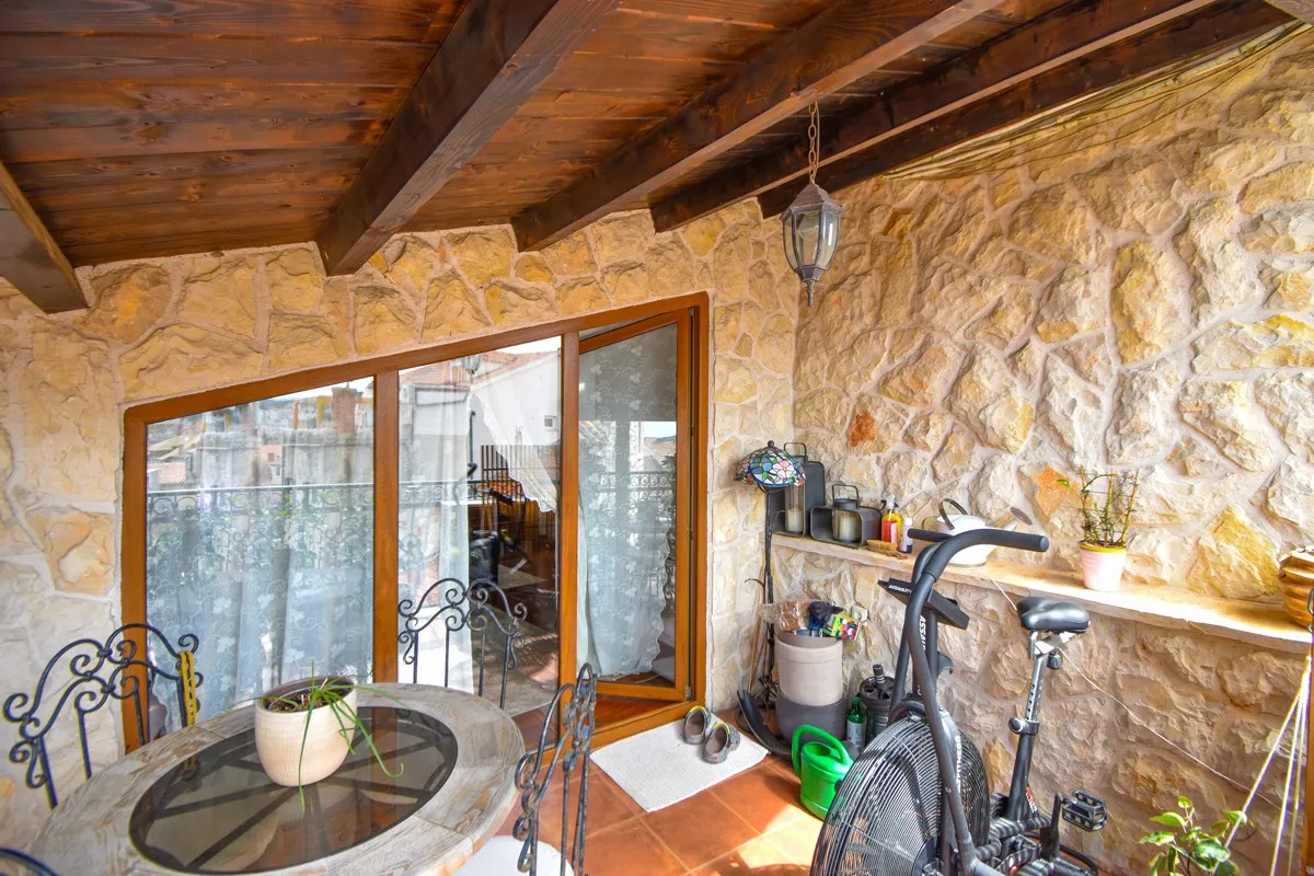 renovirana i namještena kamena kuća u srcu šibenika, 150 m2 - slika 4