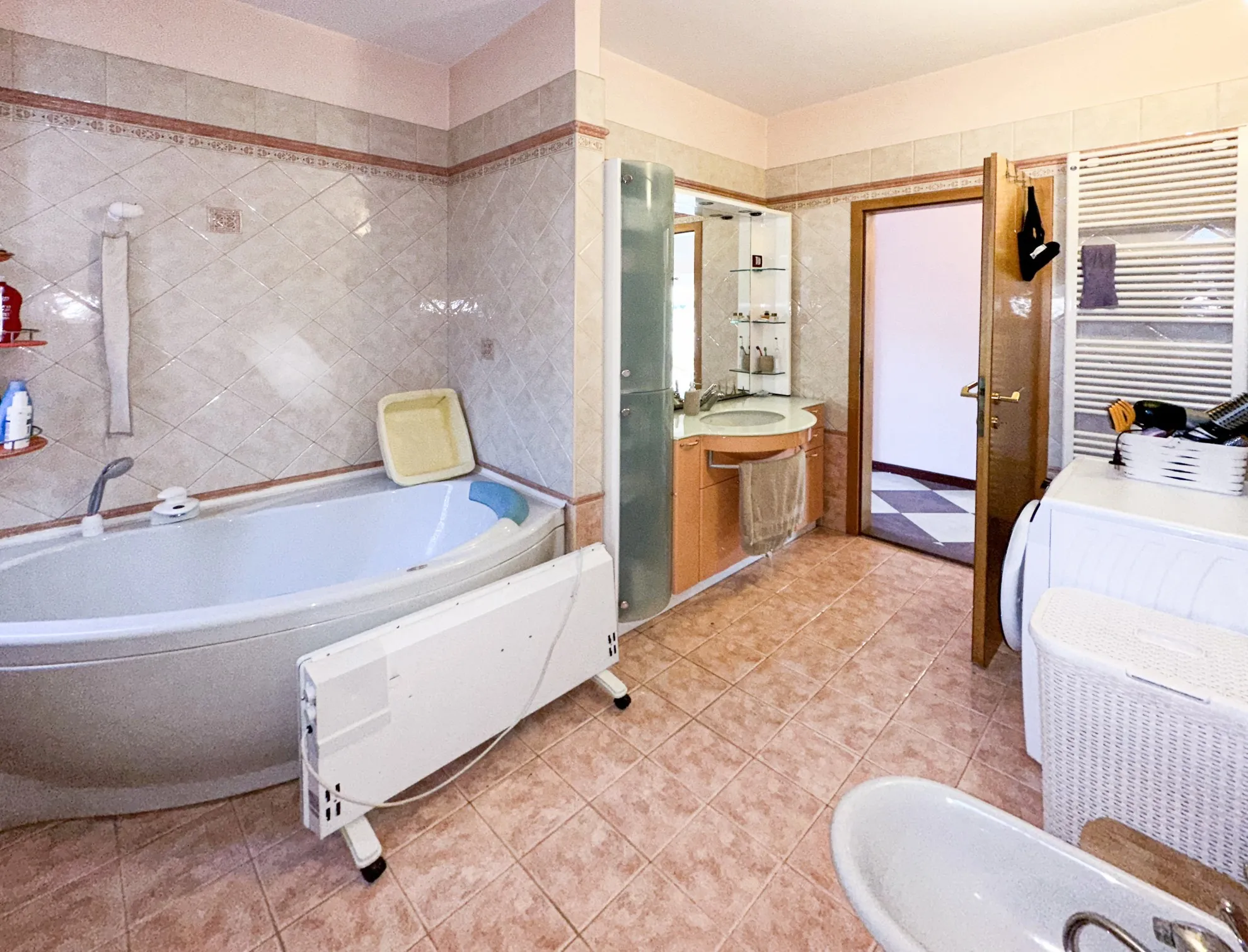 vila 10m od mora s okućnicom od 1700m2 + kućica od 80m2 - slika 10